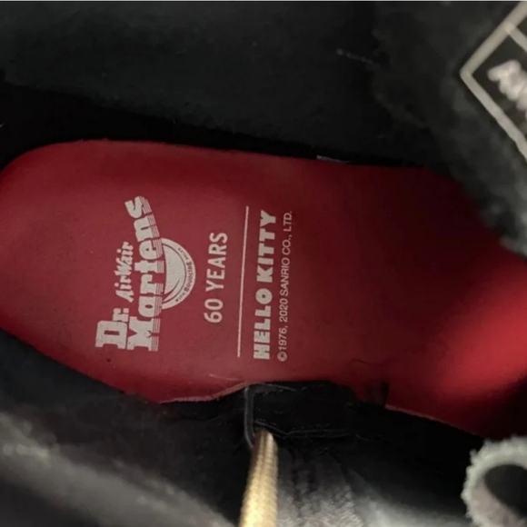 Dr. Martens X Hello Kitty - Picture 7 of 11